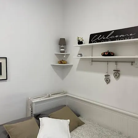 Apartment Tiny House - 15 Minutes To Duomo Milan