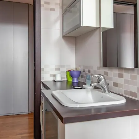 Easylife - Accogliente Residenza Con Balconcino شقة *