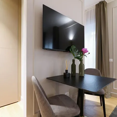 Prestige Boutique - Piazza Duomo View 4* Милан