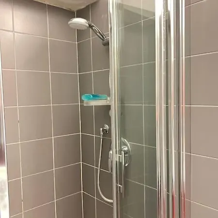 Modern Pretty Near Isola Zone *