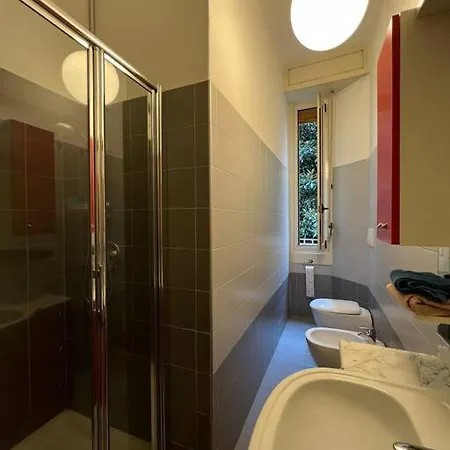 Modern Pretty Near Isola Zone