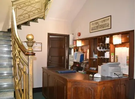 Hotel Apollo 2*