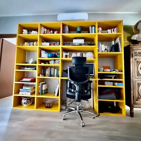Arty & Colourful Flat Close To Campus Bocconi *