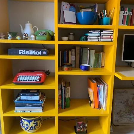 Arty & Colourful Flat Close To Campus Bocconi 米兰