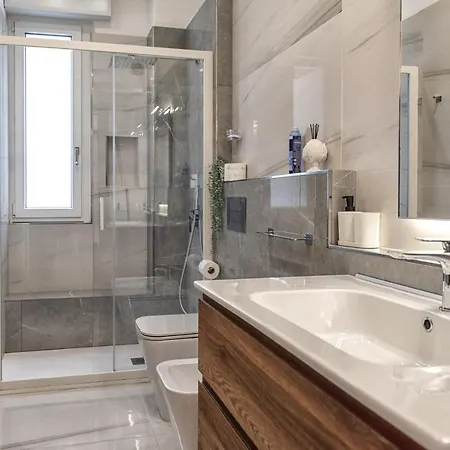 New & Bright Balcony Flat By Station Apartament