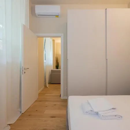 I Host - Ranzoni 1 Милан