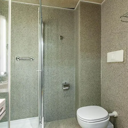 Hotiday Turro فندق ميلان