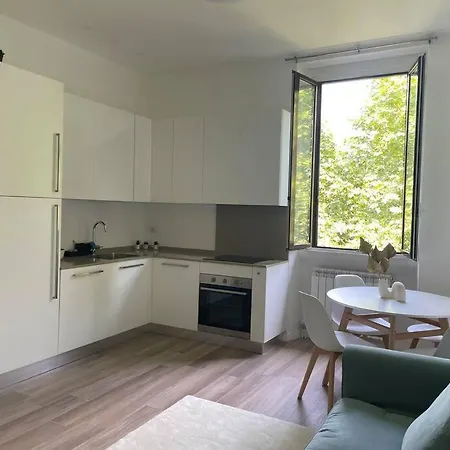 La Casa Salvia Tra Bocconi E Navigli Apartment *