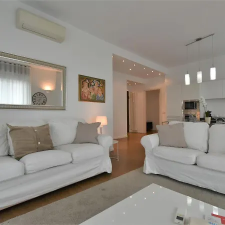 Corso Genova By Interhome شقة *