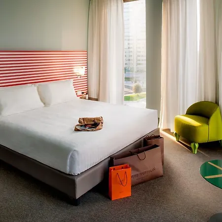 Glam Hotel