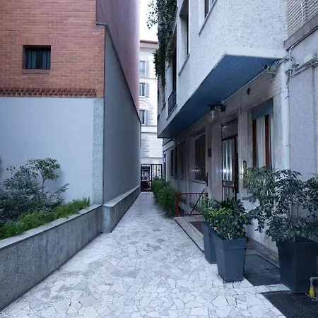 Flat 5 Min From Duomo With Park For Small Cars