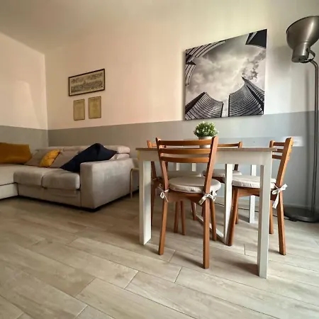 Arty & Colourful Flat Close To Campus Bocconi * 米兰