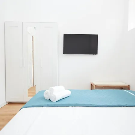 Urban Flats Modern Few Minuts From Duomo *