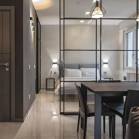 New & Bright Balcony Flat By Station * Mediolan