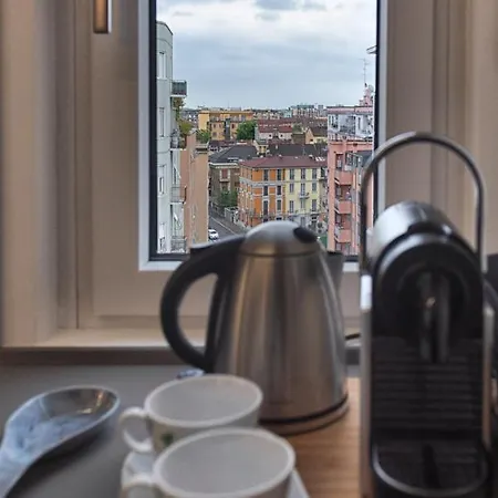 New & Bright Balcony Flat By Station