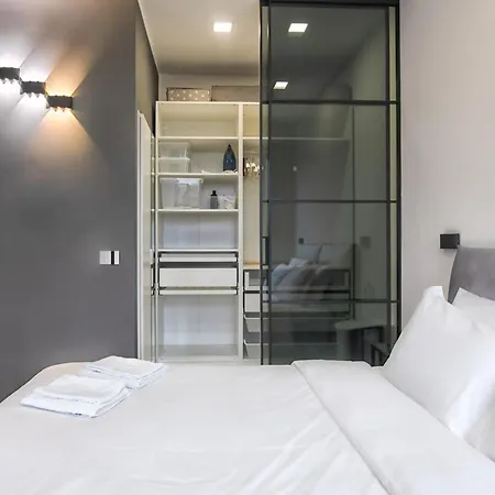 New & Bright Balcony Flat By Station Apartament