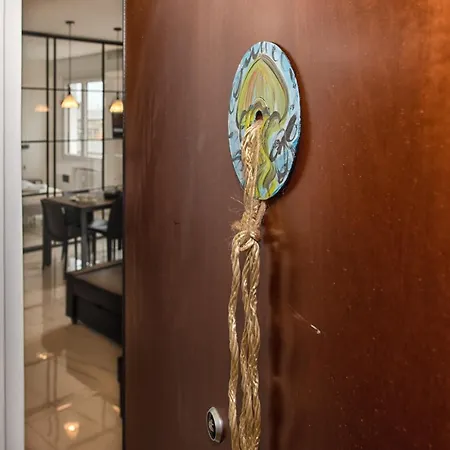 New & Bright Balcony Flat By Station * Mediolan