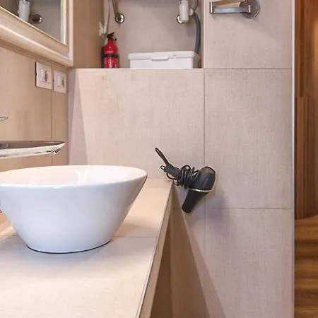 Apartment Luxury Flat By Station / Unique View Mailand