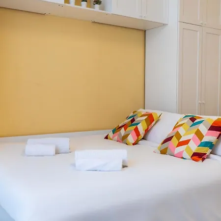 Relax In A Typical Courtyard - Navigli Apartment Milan