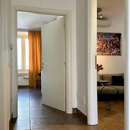 Porta Venezia, Speciale Con Due Camere.