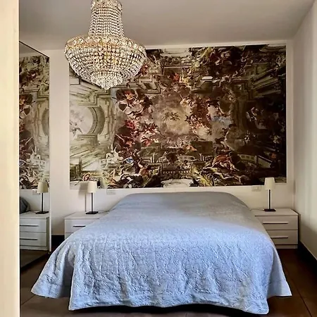 Porta Venezia, Speciale Con Due Camere. Milan