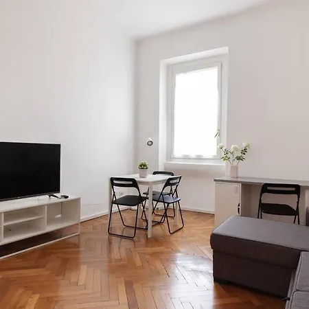 Apartment Youhosty - Correggio 55 B Milan
