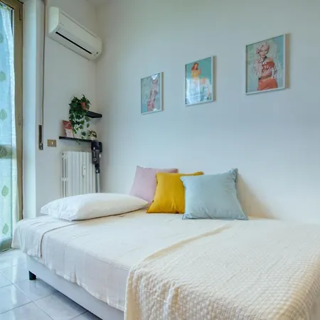 Guesthost - Casa Graziella, Bilocale A 5 Minuti Dal San Raffaele Per 5 Apartmán Milán