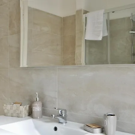 M.aurelio Light Brown Apartment *