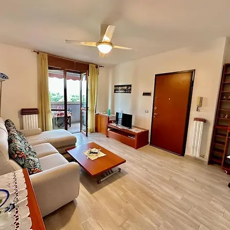 Tranquilla Terrazza Nel Con Garage By Revenue House Appartement