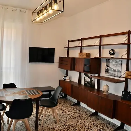 Nolo Black White & Coral Milano