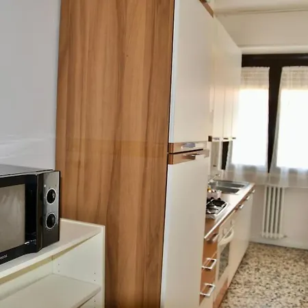 Lejlighed Nolo Black White & Coral