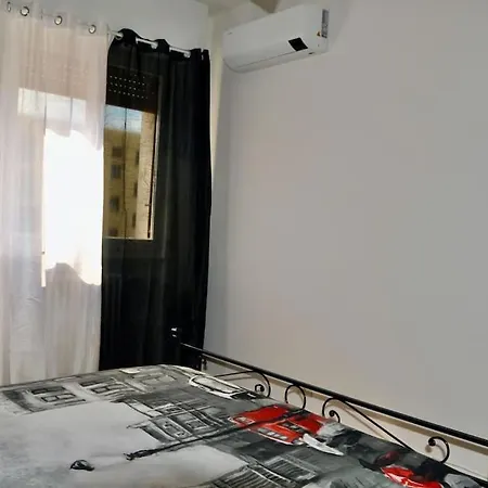 Lejlighed Nolo Black White & Coral