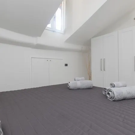 Apartment Just Urban - Impressive 1br Penthouse In Center - Metro M2 M4
