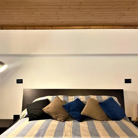Open Space Con Soppalco, Zona Marche Appartement Milan