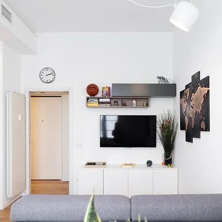 Elegante Bilocale In De Angeli - Piazzale Siena Apartamento