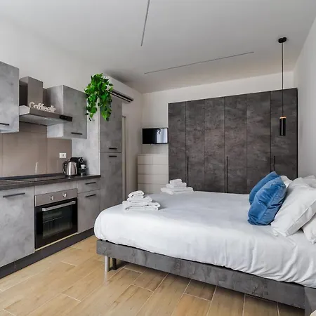 - Modern Flat Apartment *