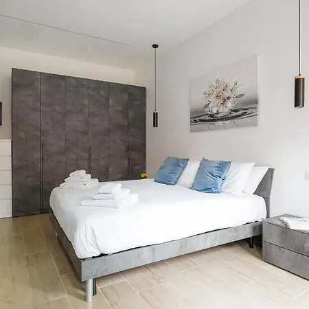 - Modern Flat Apartment Milan