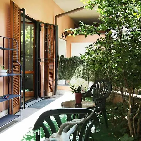 Con Giardino Vicino A San Siro Apartament