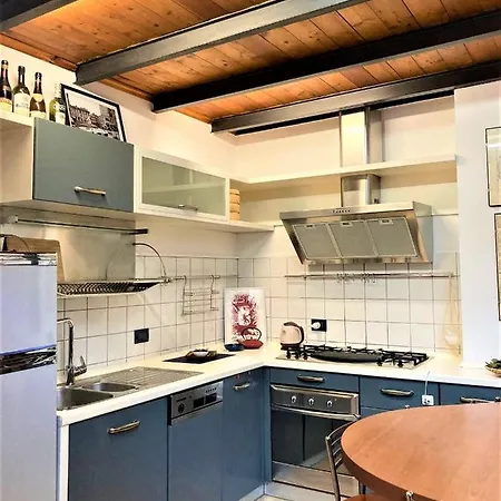 Open Space Con Soppalco, Zona Marche Appartement Milan