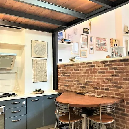 Open Space Con Soppalco, Zona Marche Appartement