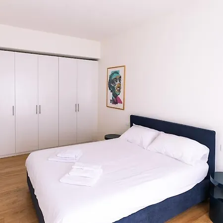 Isola-garibaldi - Moderno Bilocale Con Balcone Апартаменты