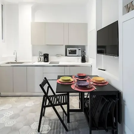 Nella Movida Di Isola-porta Nuova Apartment *