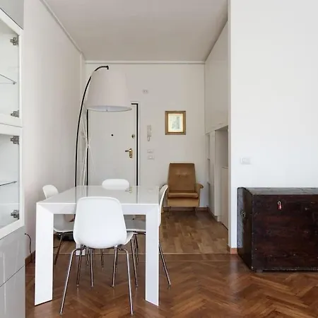 Youhosty - De Cristoforis12 Bis * Milano