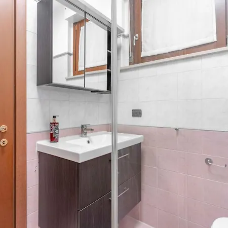 Exclusive With Terrace Apartment