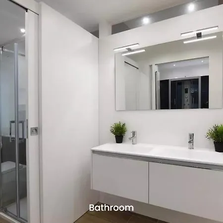 Whole 2 Bedrooms In Appartamento