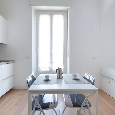 Porta Nuova Bright With Balcony Apartment Milan