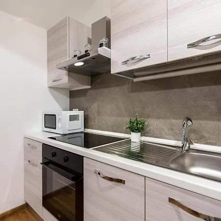 Centro Storico Duomo A 5 Minuti Wifi Netflix Appartement