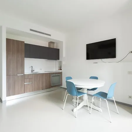Porta Nuova Bright And Stylish Flat Milan