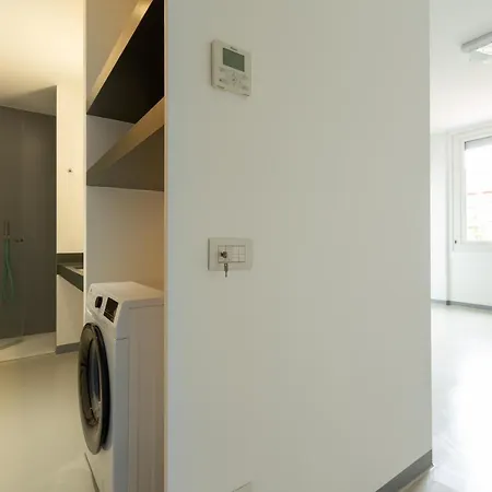 Porta Nuova Bright And Stylish Flat Milan