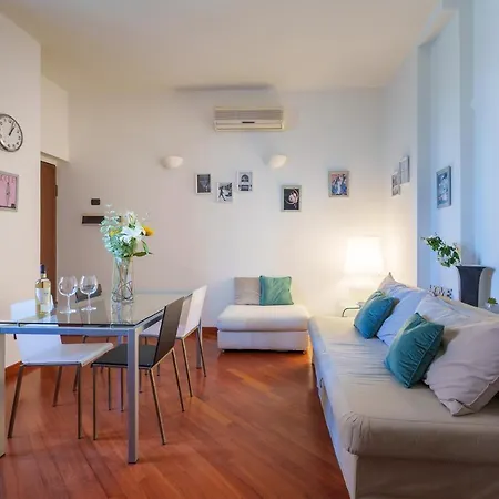 Navigli Savona 106 - Design, Wifi E Netflix Appartamento
